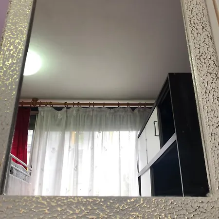 Hostel Female Dorm- Femme Dortoir Paris 8Pm-10Am