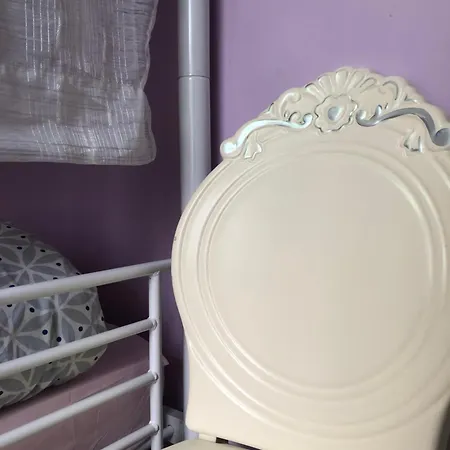 Hostel Female Dorm- Femme Dortoir Paris 8Pm-10Am Bobigny