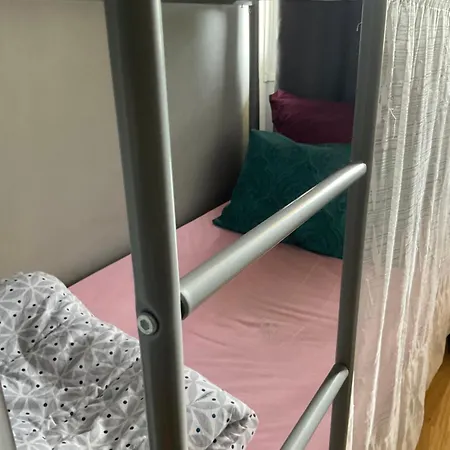 Hostel Female Dorm- Femme Dortoir Paris 8Pm-10Am
