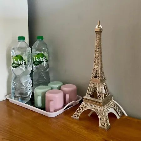 Female Dorm- Femme Dortoir Paris 8Pm-10Am Hostel *