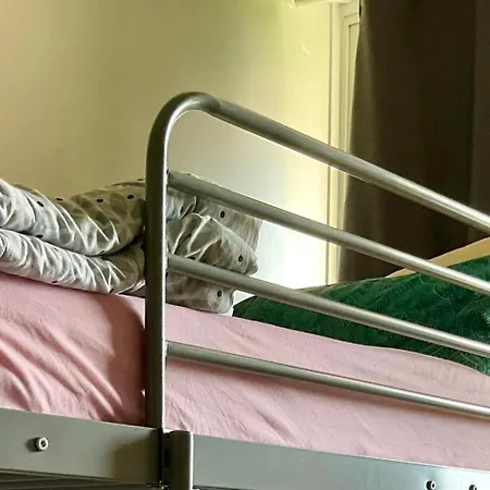 Female Dorm- Femme Dortoir Paris 8Pm-10Am