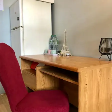 Female Dorm- Femme Dortoir Paris 8Pm-10Am Hostel